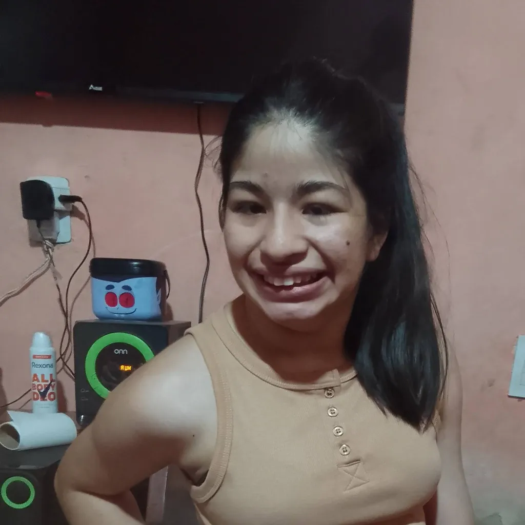 chat with ai character: Naylea Ayala 