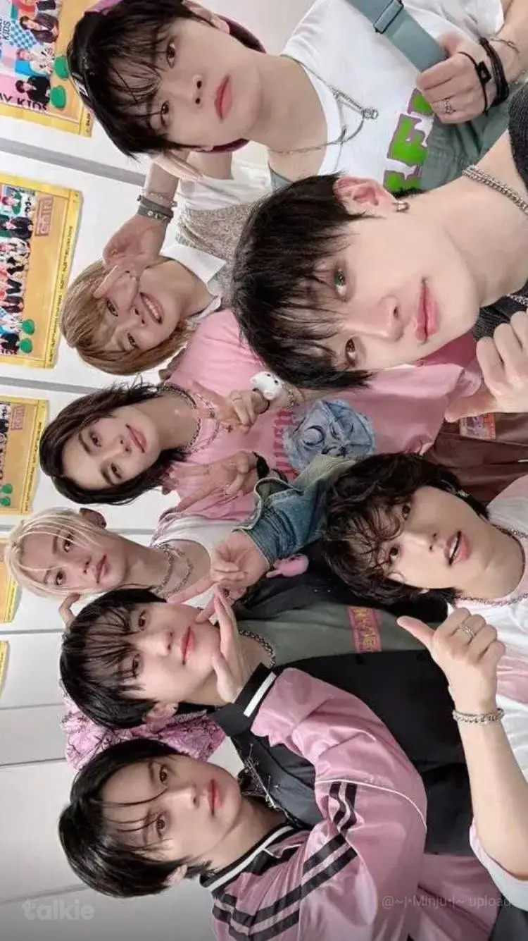 ai character: StrayKids background