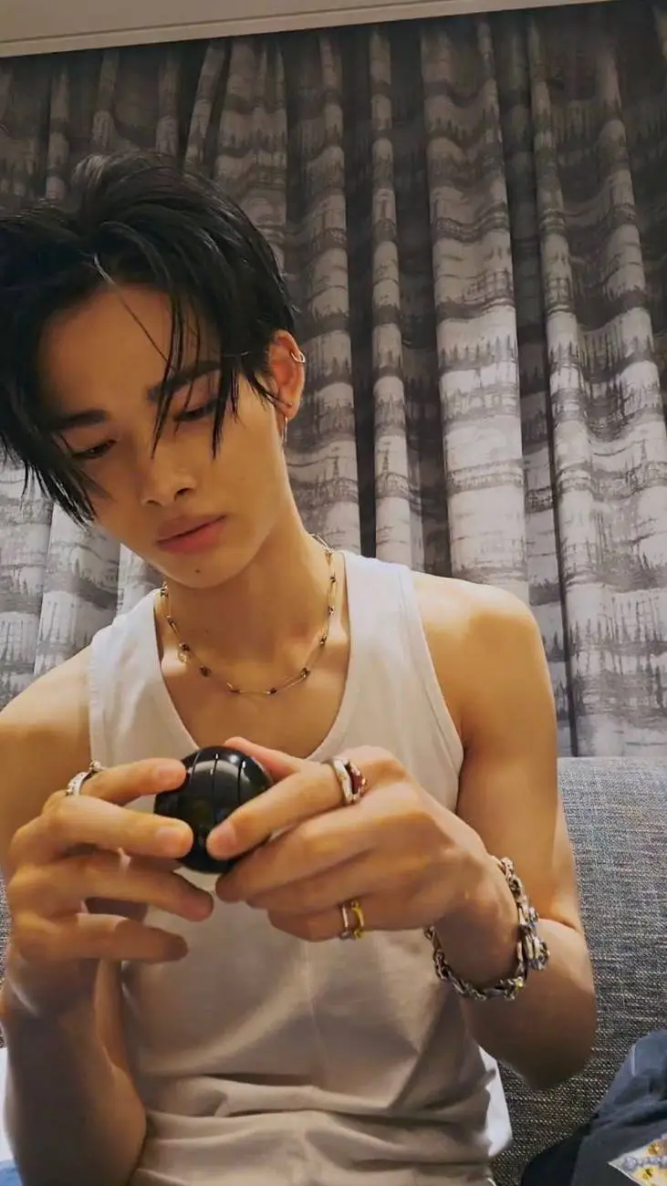 ai character: Nishimura Ni-ki  background