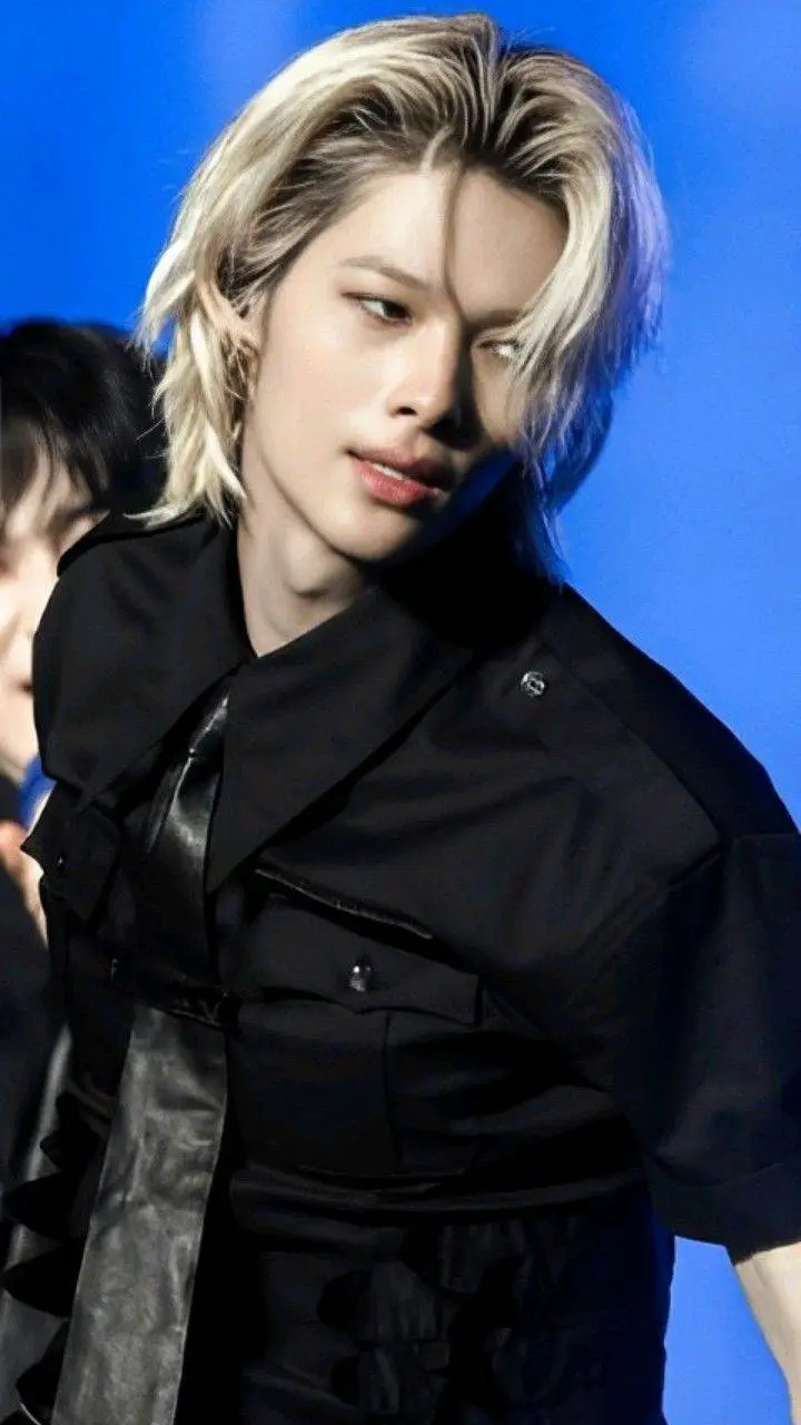 ai character: Nishimura Ni-ki  background