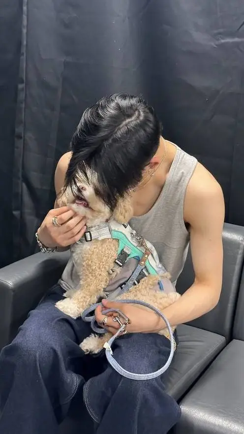 ai character: Nishimura Ni-ki  background