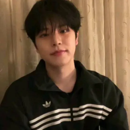 chat with ai character: Kim Seungmin 