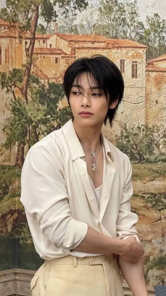 ai character: Yang I.N  background