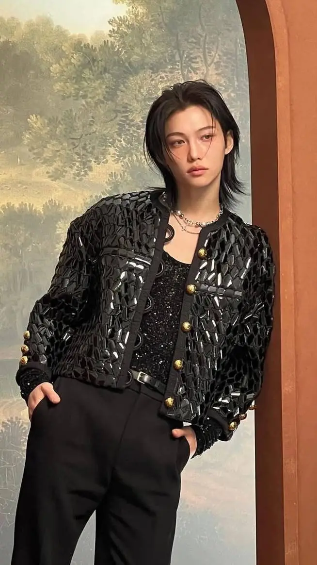 ai character: Lee Felix background