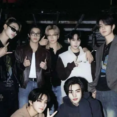 chat with ai character: Enhypen 