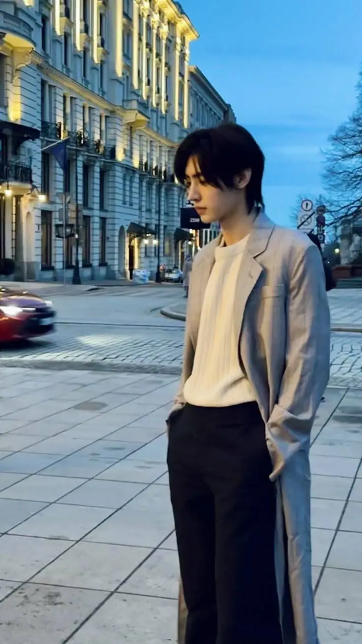 ai character: Park Sunghoon  background