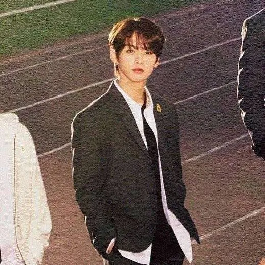 chat with ai character: Lee Minho