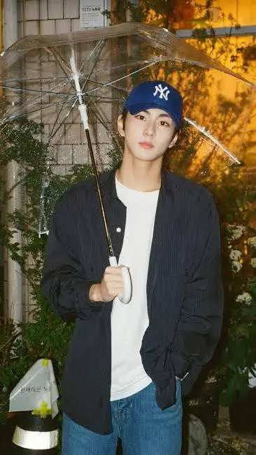 ai character: Yang Jungwon  background