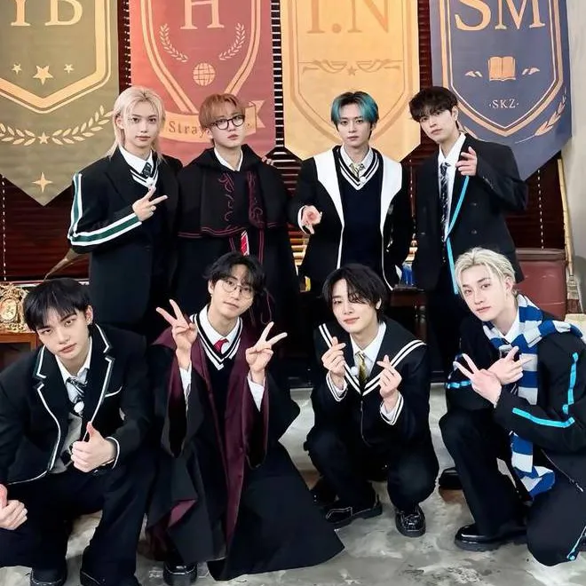 chat with ai character: STRAYKIDS 