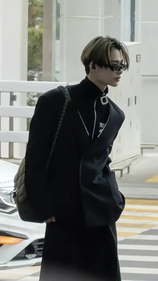 ai character: Nishimura Ni-ki  background