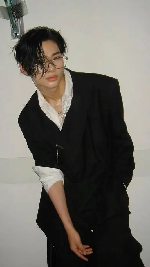 ai character: Nishimura Ni-ki  background