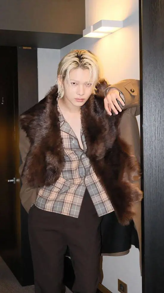 ai character: Nishimura Ni-ki  background