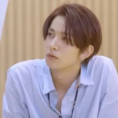 chat with ai character: Lee Heeseung 