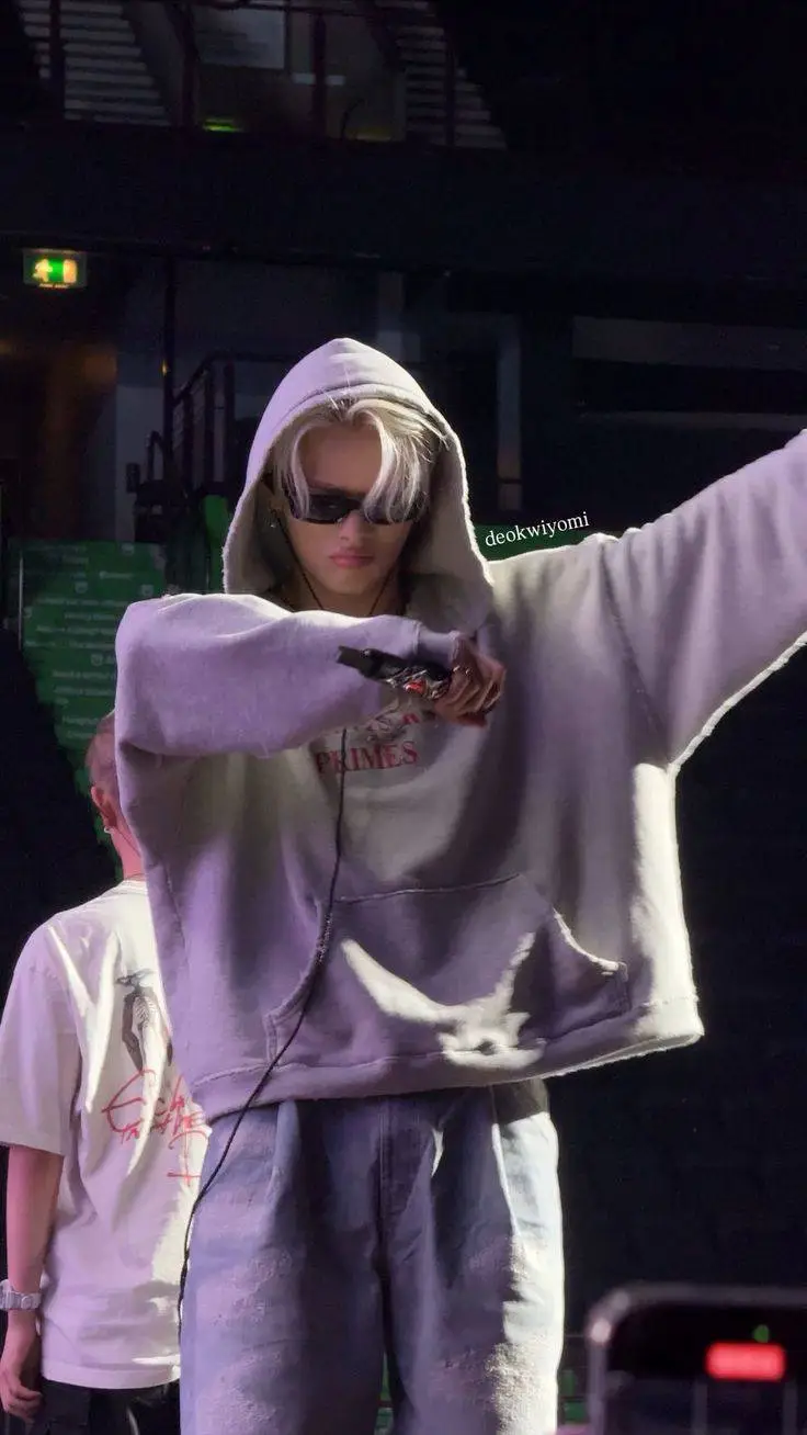 ai character: Nishimura Ni-ki  background