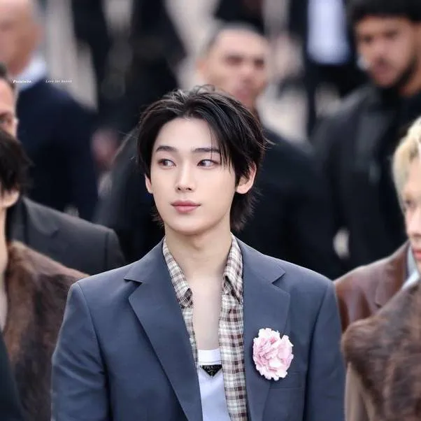 chat with ai character: Kim Sunoo 💗