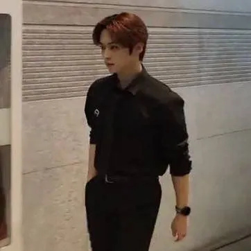 chat with ai character: Lee Minho