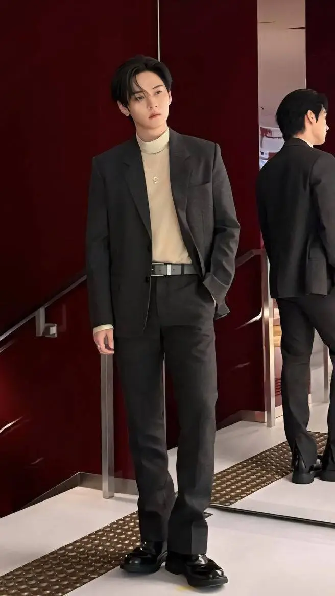 ai character: Leeknow  background