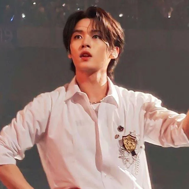 chat with ai character: Leeknow 