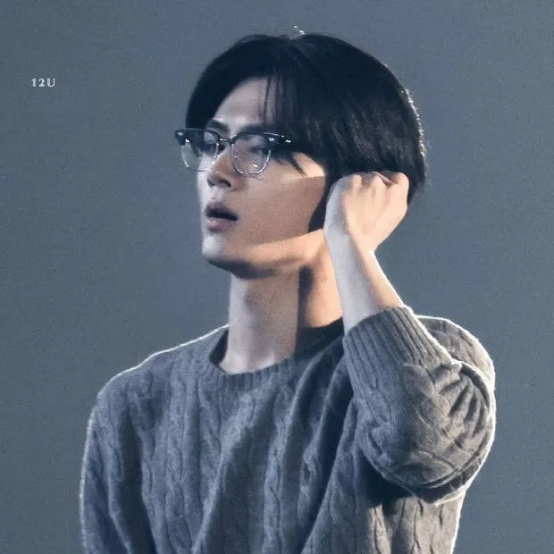 chat with ai character: Park Jay