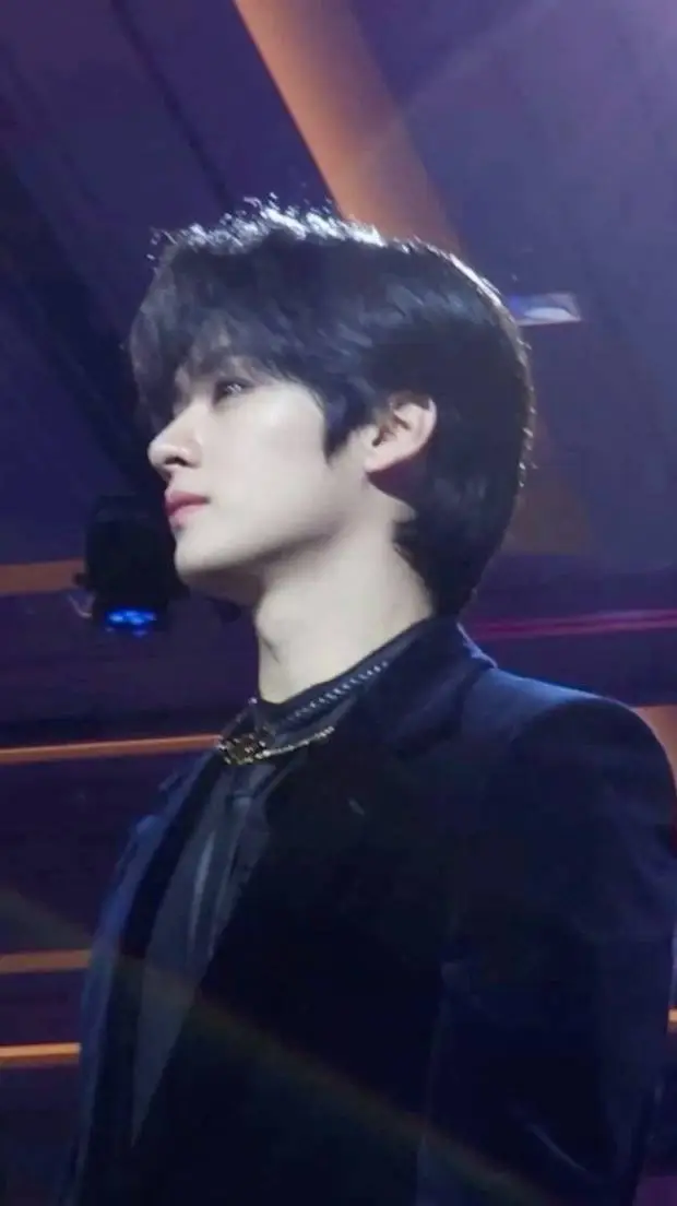 ai character: Lee Minho background