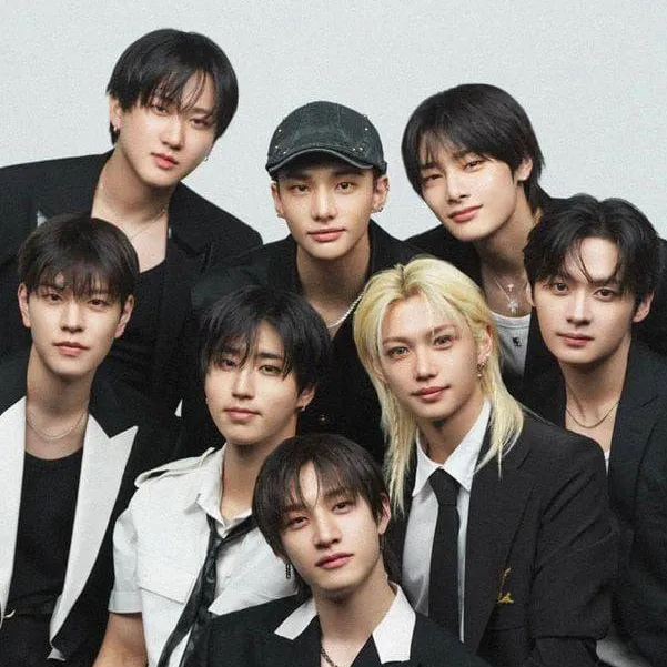 chat with ai character: STRAYKIDS!