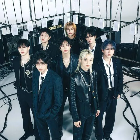 chat with ai character: STRAYKIDS 