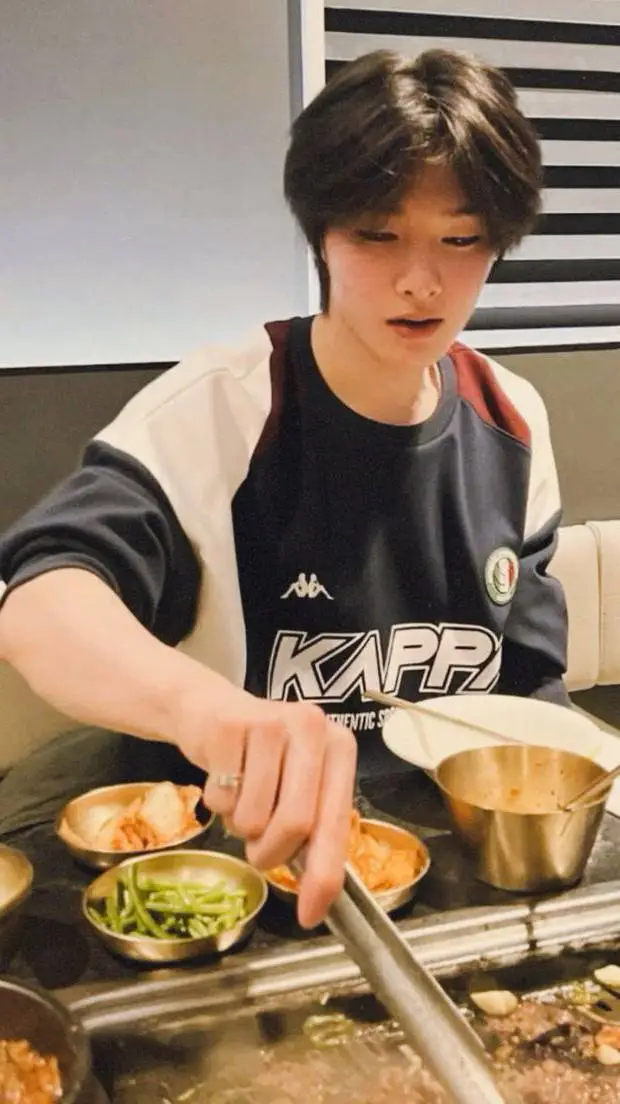 ai character: Yang Jeongin  background