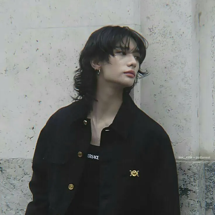 chat with ai character: Hwang Hyunjin 