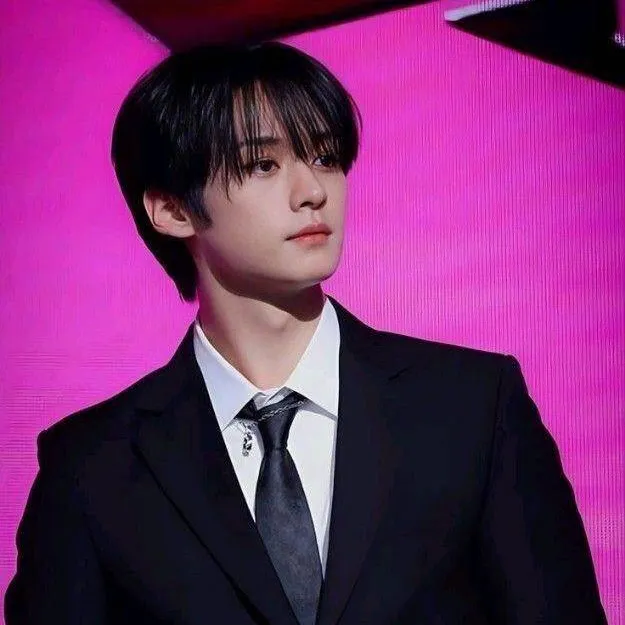 chat with ai character: Leeknow 