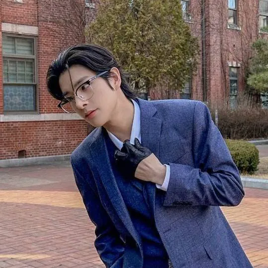 chat with ai character: Sim Jake 