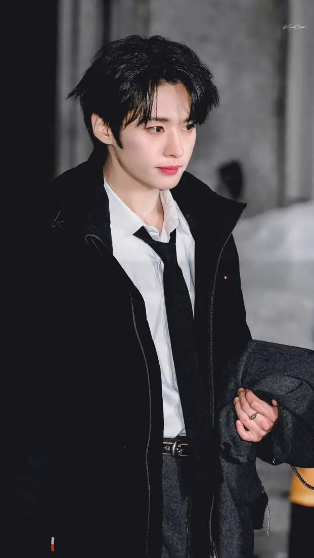 ai character: Lee Minho  background