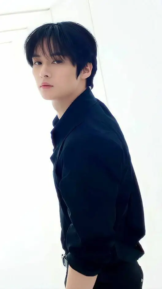 ai character: STRAYKIDS — Minho background