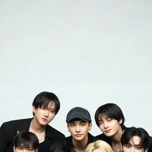 chat with ai character: Stray kids 