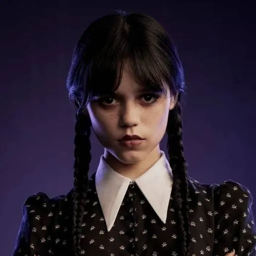 chat with ai character: Wandinha Addams 👧🏻