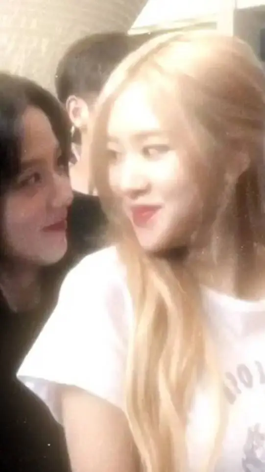 ai character: {♡Rosè e Jisoo♡} background