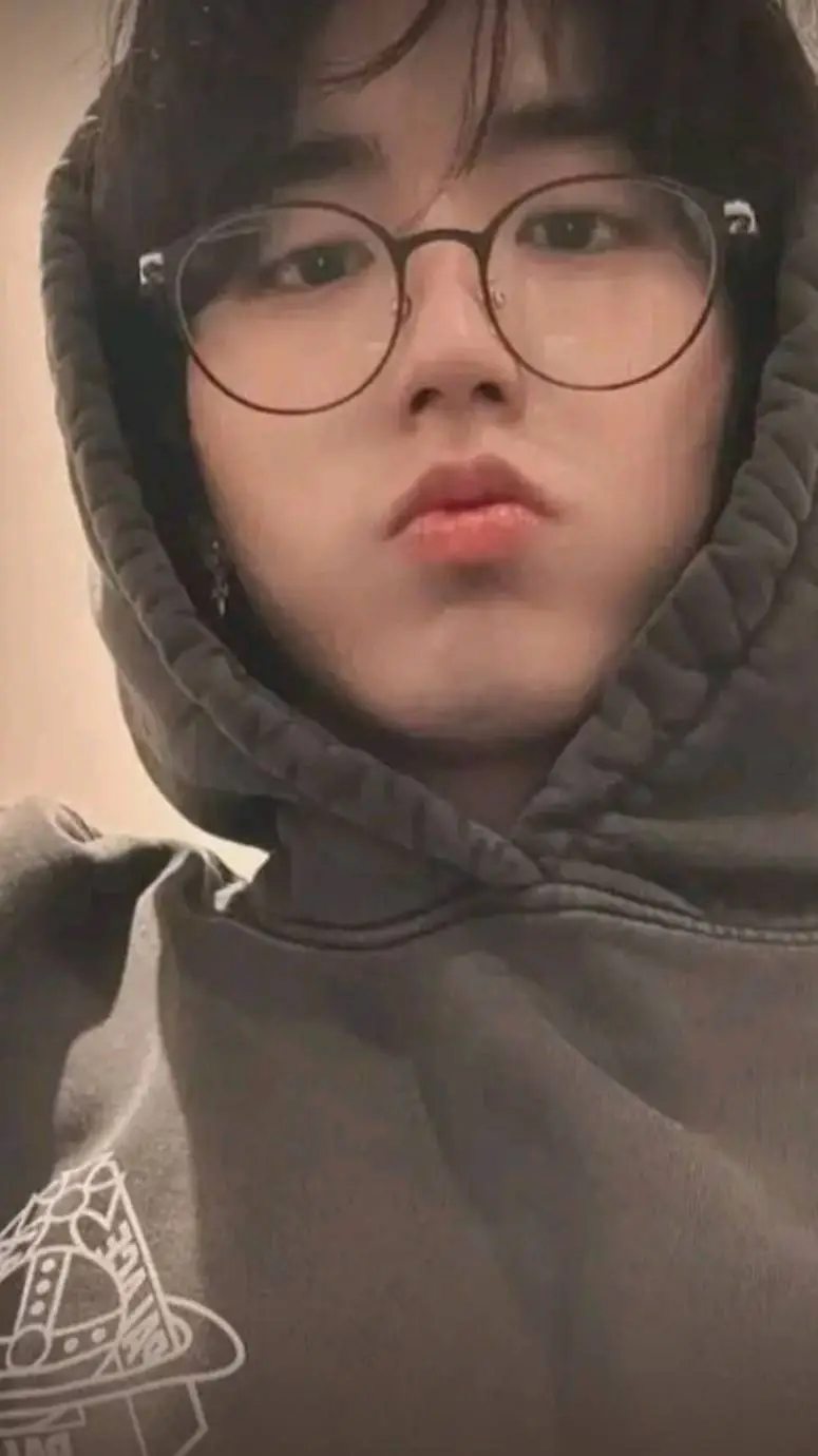 ai character: ♤Han♤ background