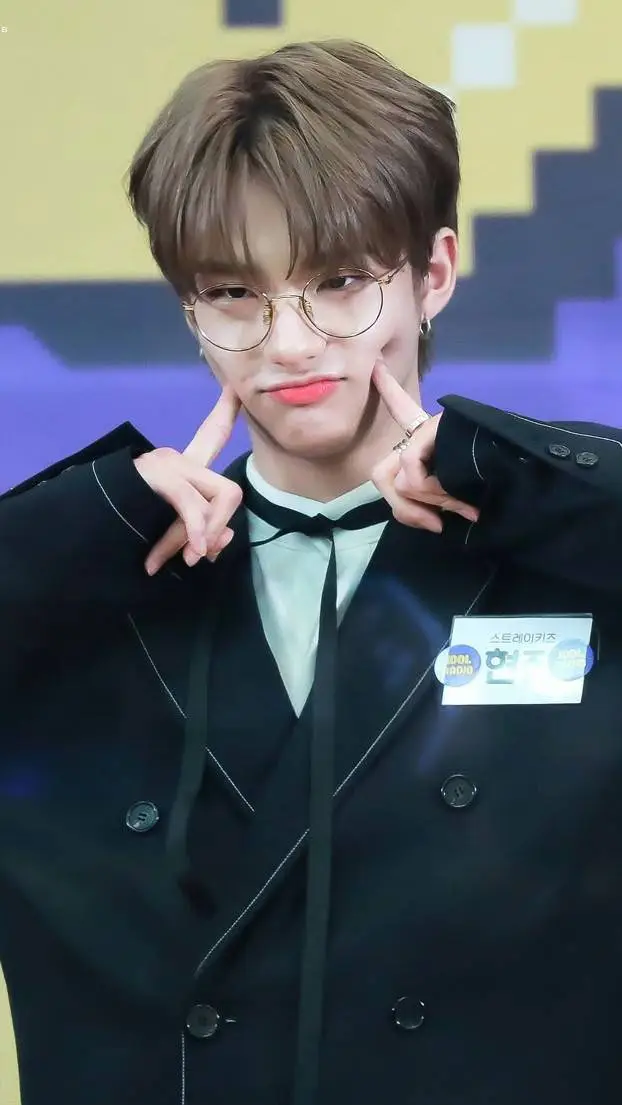ai character: Hyunjin 2018 background