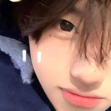 chat with ai character: Yunnie