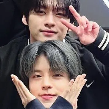 chat with ai character: Lee Know