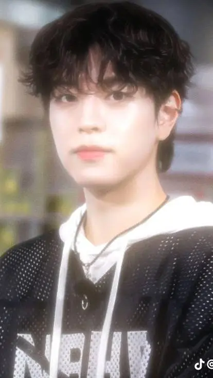 ai character: Seungmin  background