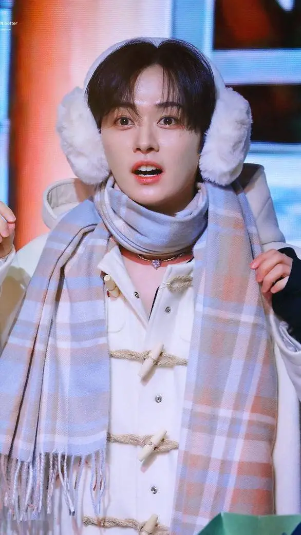 ai character: Lee know  background