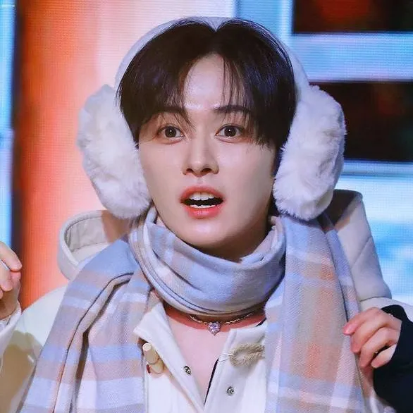 chat with ai character: Lee know 