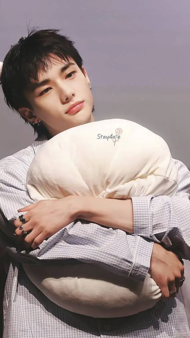 ai character: Hyunjin  background