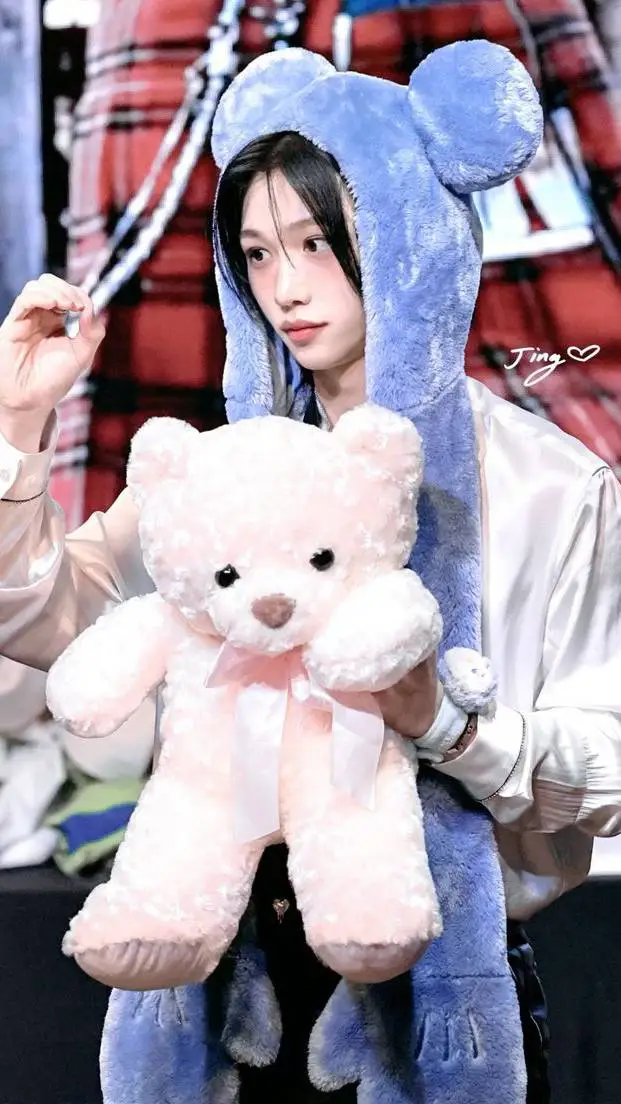 ai character: ★°•~ᠻꫀꪶⅈ᥊~•°★ background