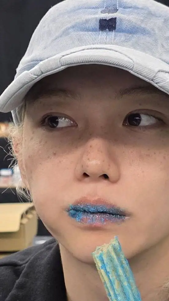 ai character: ᠻꫀꪶⅈ᥊ background