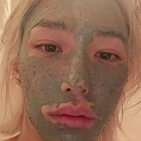 chat with ai character: Yongbook/Felix