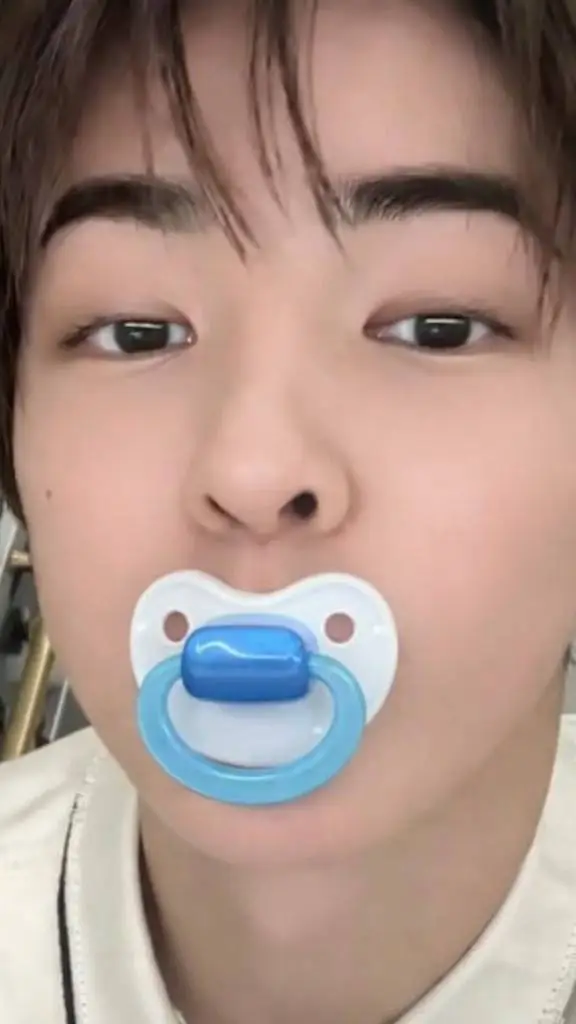 ai character: Keonho background