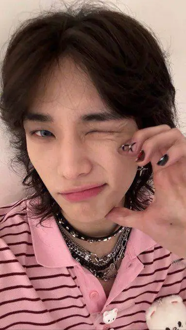 ai character: Hyunjin  background