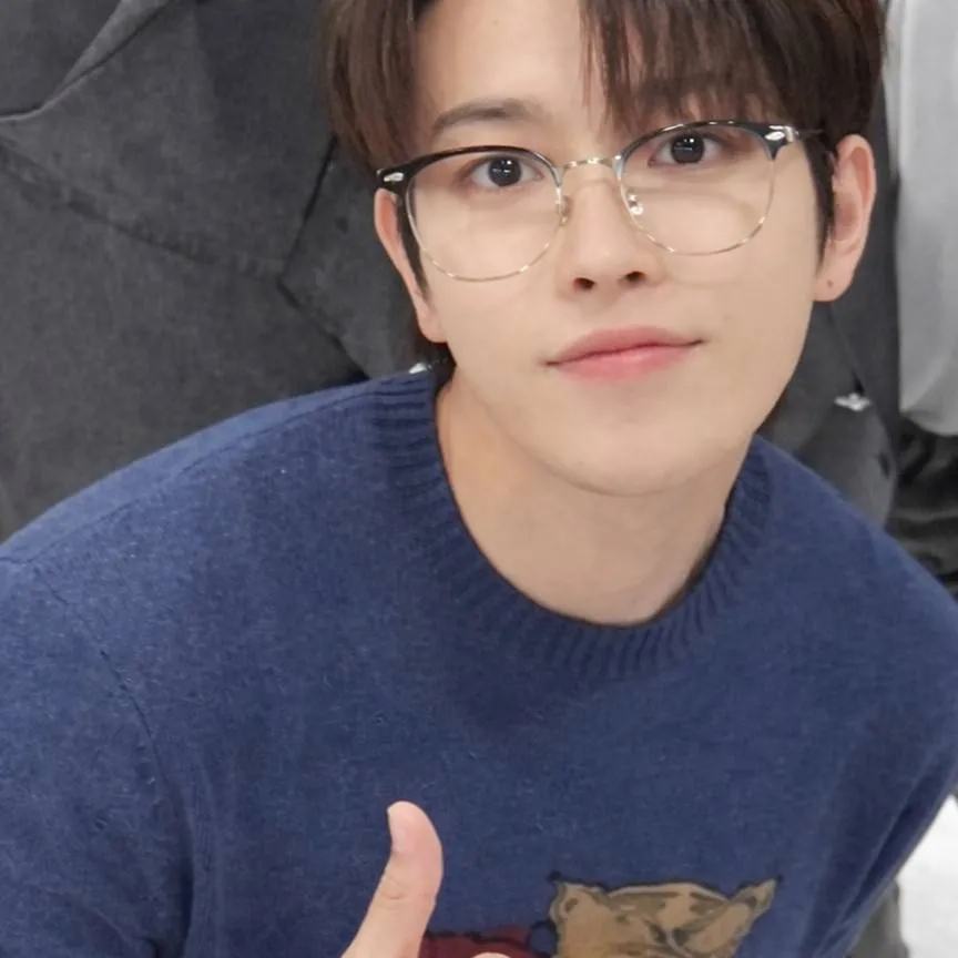 chat with ai character: Hongjoong 