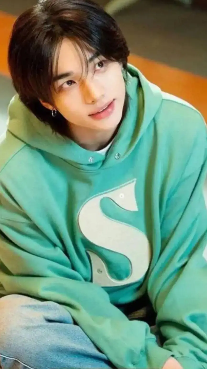 ai character: ★♪Hyunlix♪★ background